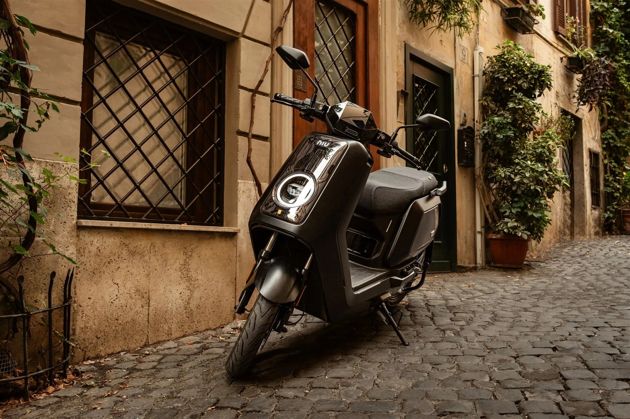 Elektroroller NIU NQiX – grosse Reichweite, schnell, nachhaltig & fair im Preis | e-performance Schweiz