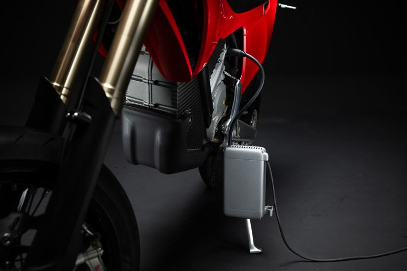 Tragbares Ladeger&#228;t f&#252;r Stark Varg CH-Version