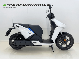 Elektroroller RAY 7.7 - Basic - Classic White  (1.8kW-Standardladegerät / ohne TYPE2)
