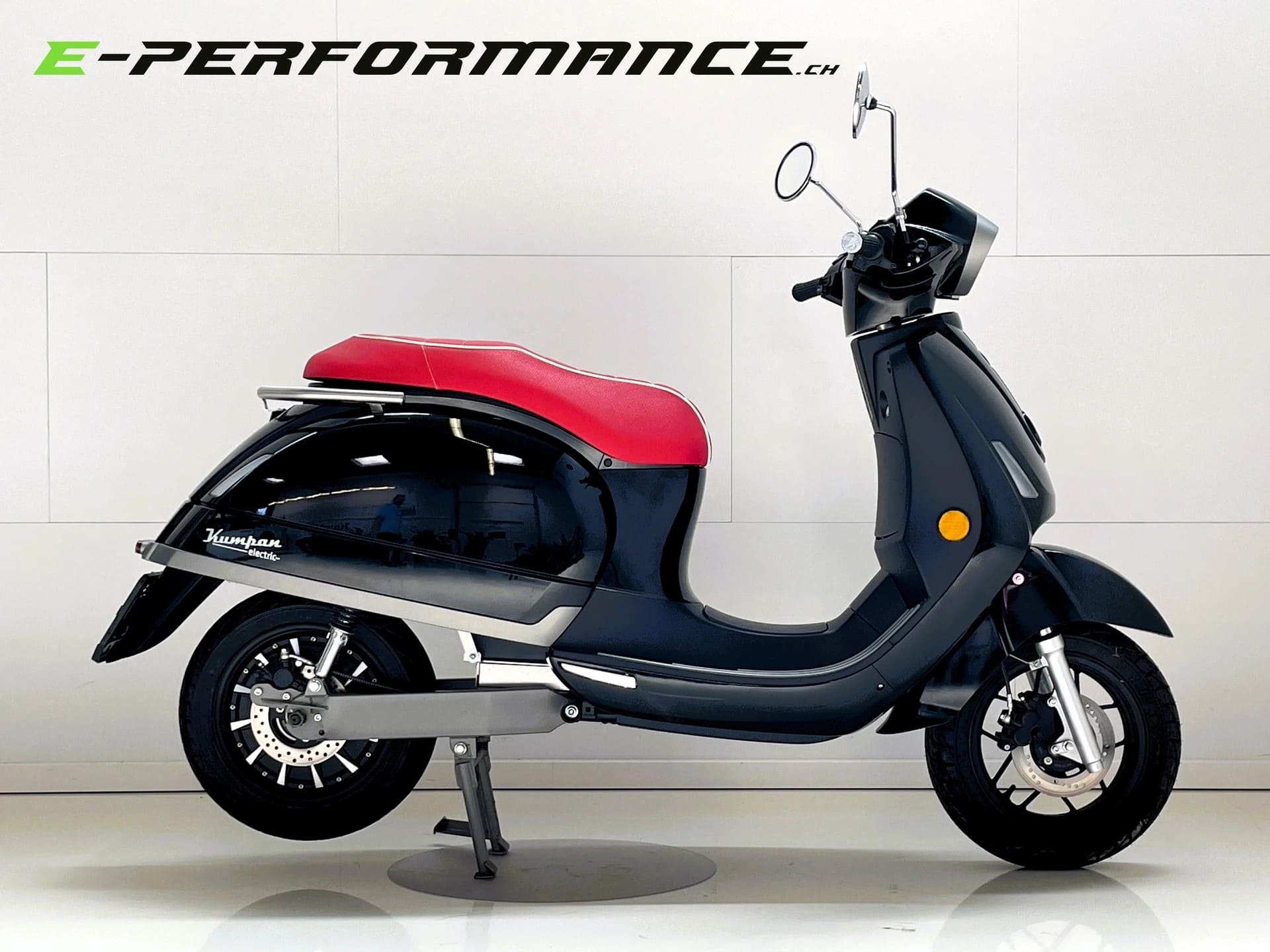 E-PERFORMANCE Schweiz Online Shop: E-Roller KUMPAN 1954 Ri BACCARA BLACK – 4 kW, 45 km/h, 65 km Reichweite – Original Ersatzteile & Zubehör