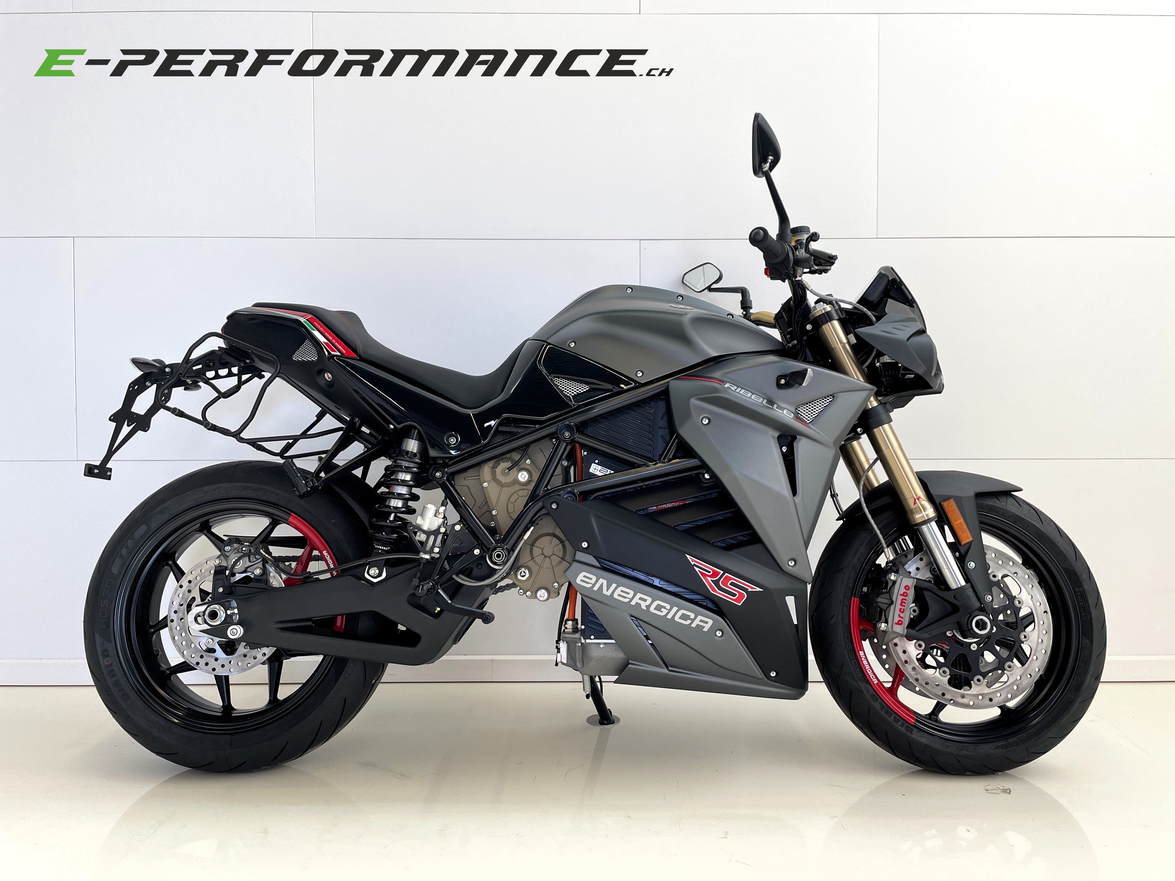 Energica Ribelle RS Elektromotorrad in Stealth Grey mit schwarzem Rahmen - jetzt bei E-PERFORMANCE Schweiz erhältlich